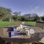 בית נופש Bumblebee - Seaview And Balcony - Part Of The The Bay Village With Pool, Gym And Direct Access, Pub, Restaurant, Tennis And Meadows Walks *