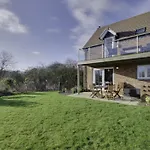 Bumblebee - Seaview And Balcony - Part Of The The Bay Village With Pool, Gym And Direct Access, Pub, Restaurant, Tennis And Meadows Walks