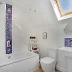 Bumblebee - Seaview And Balcony - Part Of The The Bay Village With Pool, Gym And Direct Access, Pub, Restaurant, Tennis And Meadows Walks