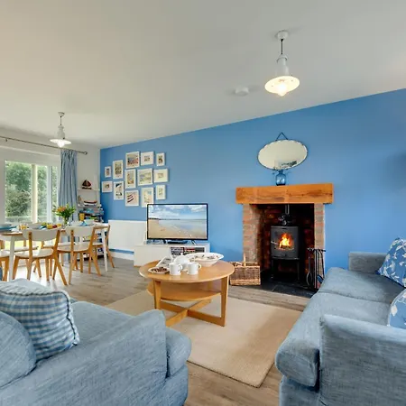 Semesterbostad Bumblebee - Seaview And Balcony - Part Of The The Bay Village With Pool, Gym And Direct Access, Pub, Restaurant, Tennis And Meadows Walks