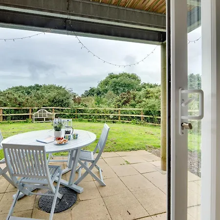Bumblebee - Seaview And Balcony - Part Of The The Bay Village With Pool, Gym And Direct Access, Pub, Restaurant, Tennis And Meadows Walks * Filey
