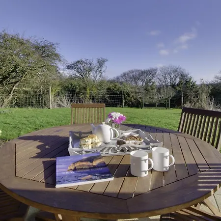 Semesterbostad Bumblebee - Seaview And Balcony - Part Of The The Bay Village With Pool, Gym And Direct Access, Pub, Restaurant, Tennis And Meadows Walks *