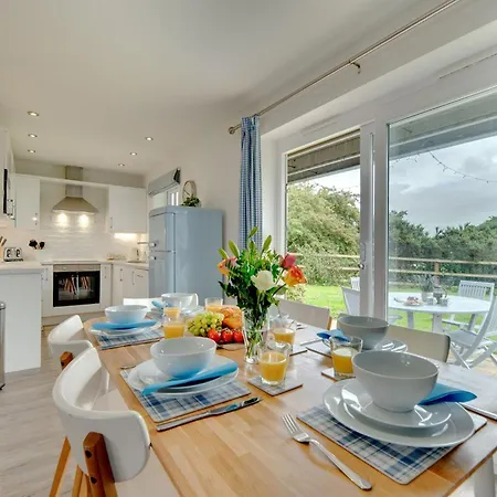 Bumblebee - Seaview And Balcony - Part Of The The Bay Village With Pool, Gym And Direct Access, Pub, Restaurant, Tennis And Meadows Walks Semesterbostad *