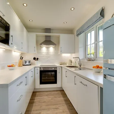 Bumblebee - Seaview And Balcony - Part Of The The Bay Village With Pool, Gym And Direct Access, Pub, Restaurant, Tennis And Meadows Walks Semesterbostad *