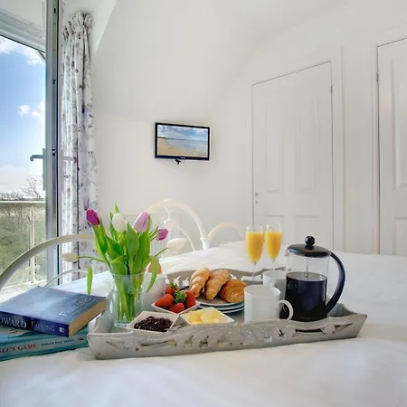 Semesterbostad Bumblebee - Seaview And Balcony - Part Of The The Bay Village With Pool, Gym And Direct Access, Pub, Restaurant, Tennis And Meadows Walks Filey