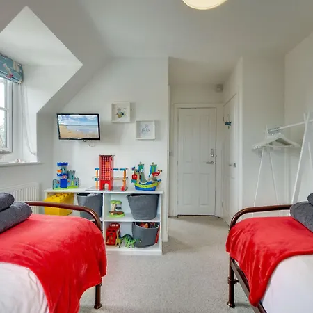 Semesterbostad Bumblebee - Seaview And Balcony - Part Of The The Bay Village With Pool, Gym And Direct Access, Pub, Restaurant, Tennis And Meadows Walks