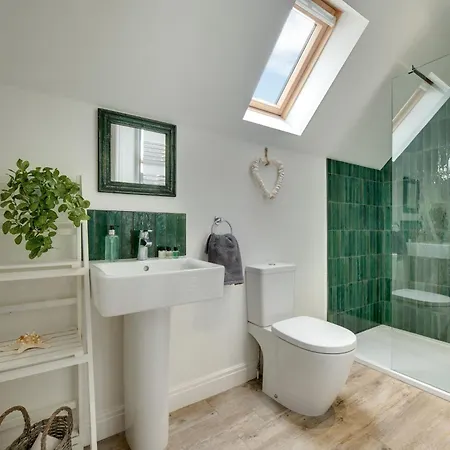 Bumblebee - Seaview And Balcony - Part Of The The Bay Village With Pool, Gym And Direct Access, Pub, Restaurant, Tennis And Meadows Walks Semesterbostad Filey