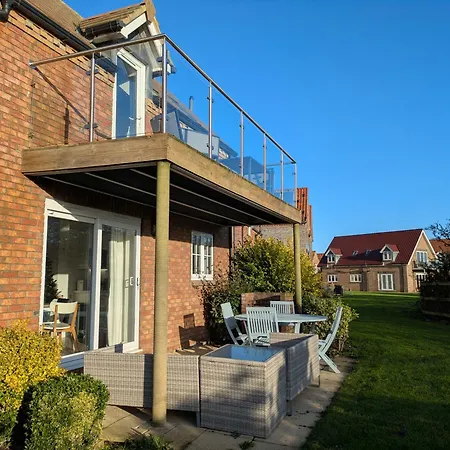 בית נופש Bumblebee - Seaview And Balcony - Part Of The The Bay Village With Pool, Gym And Direct Access, Pub, Restaurant, Tennis And Meadows Walks פילי