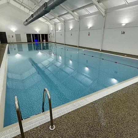 Bumblebee - Seaview And Balcony - Part Of The The Bay Village With Pool, Gym And Direct Access, Pub, Restaurant, Tennis And Meadows Walks *