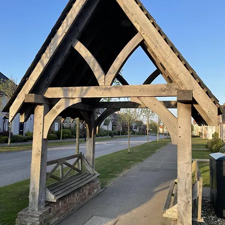 Semesterbostad Bumblebee - Seaview And Balcony - Part Of The The Bay Village With Pool, Gym And Direct Access, Pub, Restaurant, Tennis And Meadows Walks Filey